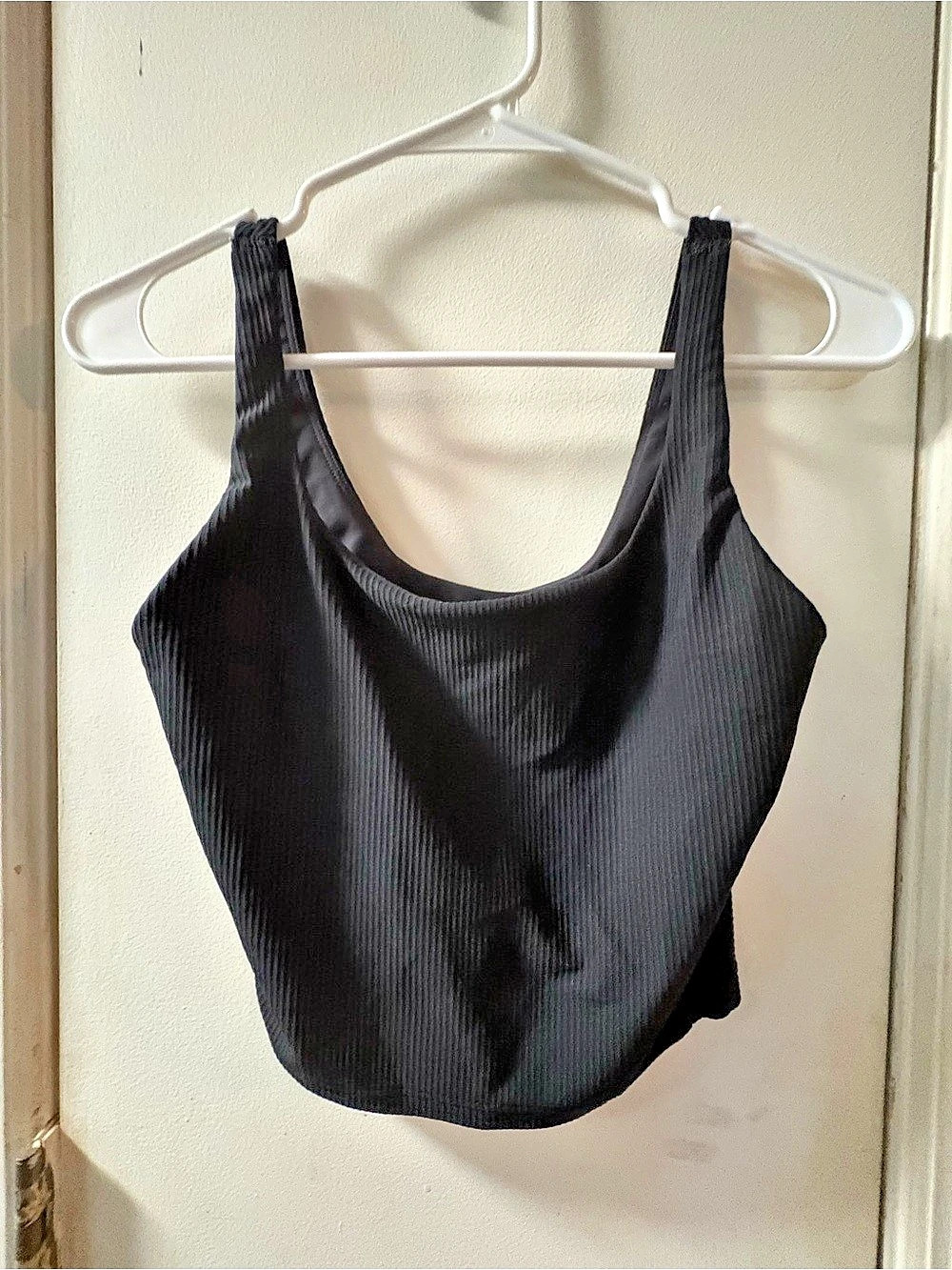 Old Navy PowerSoft Cropped Ribbed Shelf-Bra Tank Top Black Small